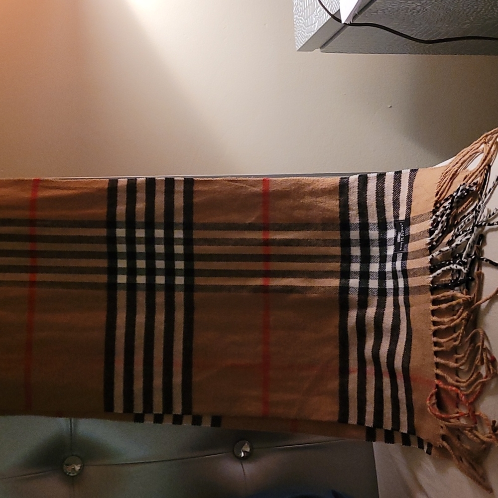 Burberry Scarf - Picture 5 of 6